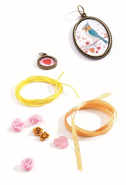 Segunda imagen de las Manualidades Perlas y Flores - Djeco