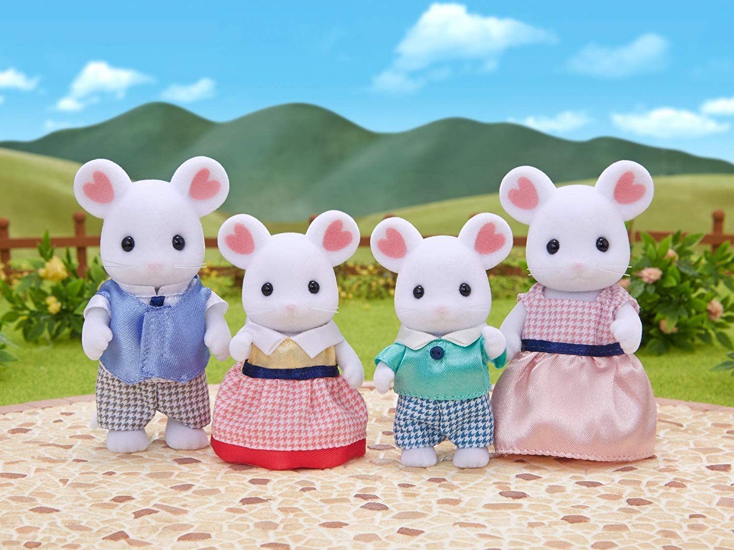 Primera imagen de la Familia Ratón Marshmallow - Sylvanian Families