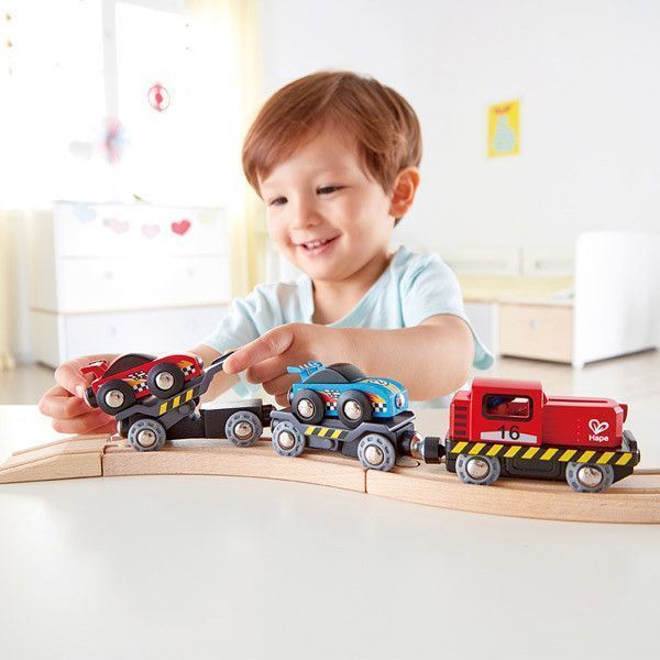 Primera imagen del Tren Transporta Coches de Carreras - HAPE