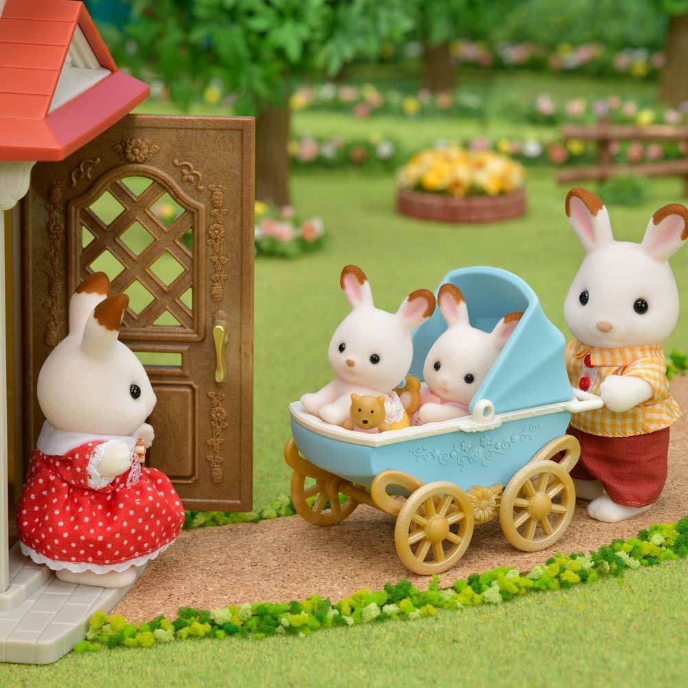 Tercera imagen del Set Cochecito Gemelar Conejos Chocolate - Sylvanian Families