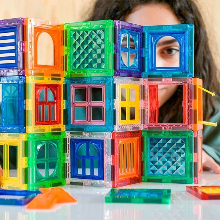 Cuarta imagen de BrainToys Imanix Cool Windows set de 20 piezas Juego de construcción magnética
