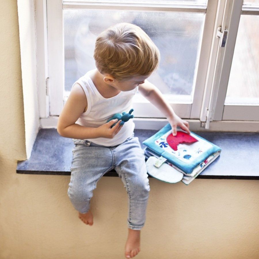 Septima imagen del Libro de tela y actividades Papá Dónde estás de Lilliputiens