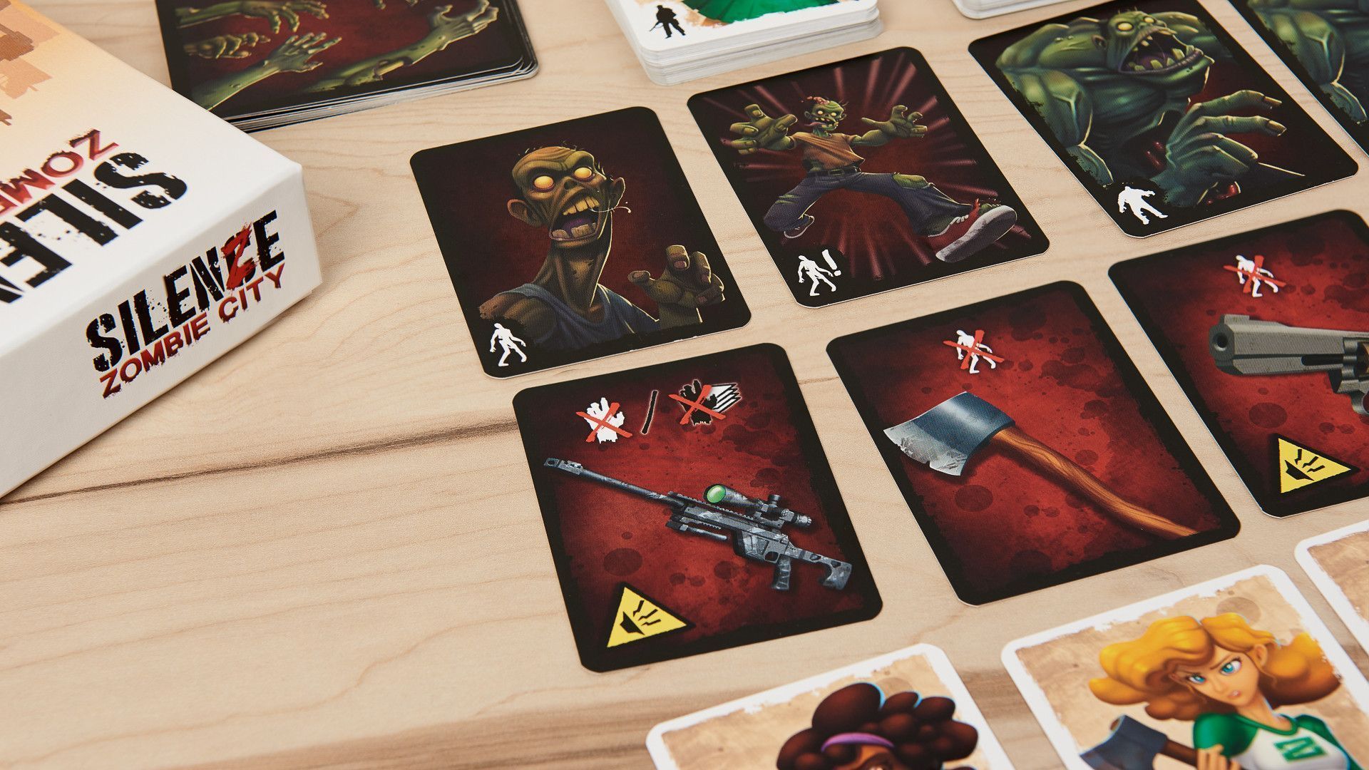 Tercera imagen de SilenZe, Zombie City Juego de cartas