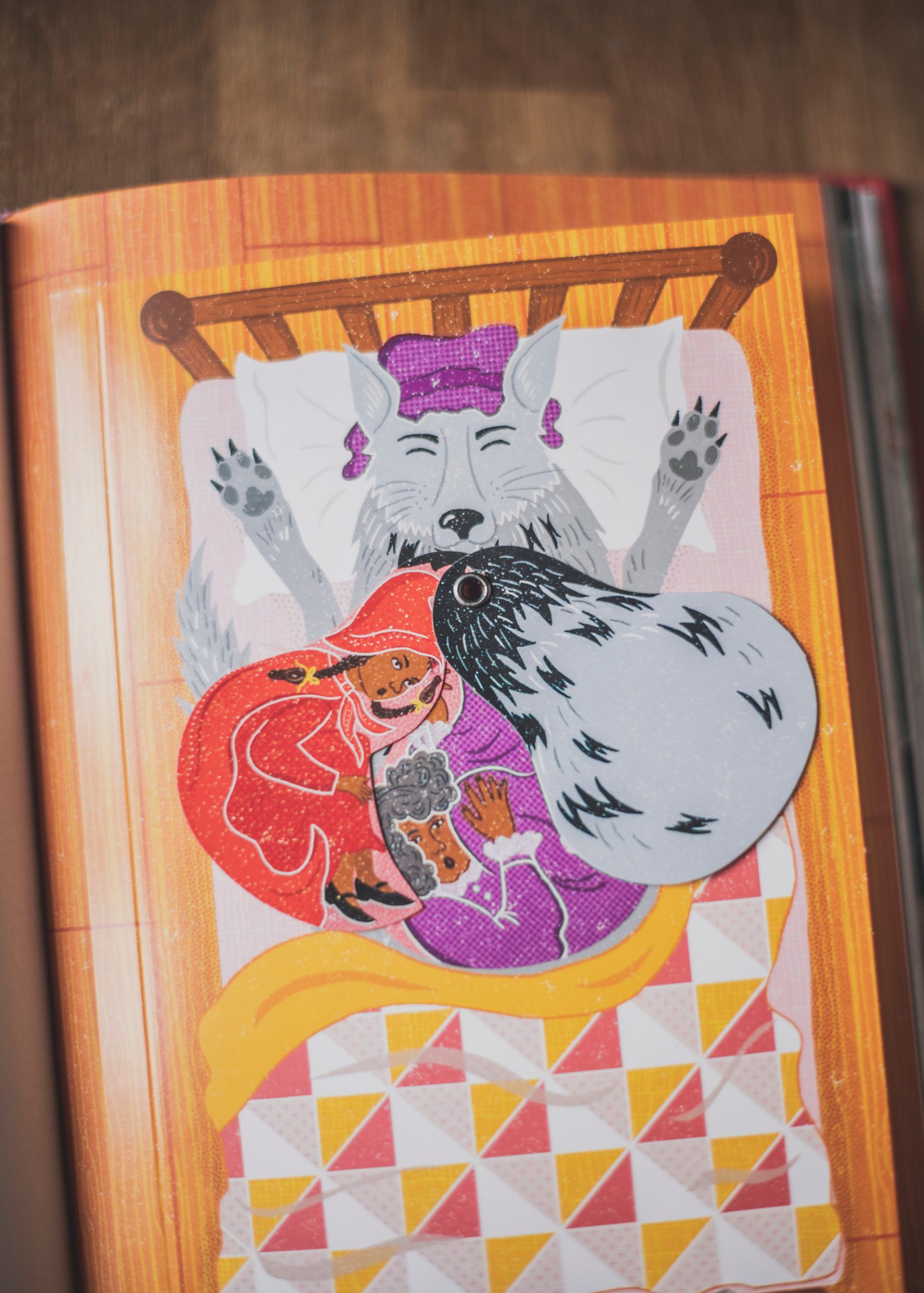 Duodecima imagen de Blancanieves y otros cuentos de los Grimm libro Pop-Up de Folioscopio
