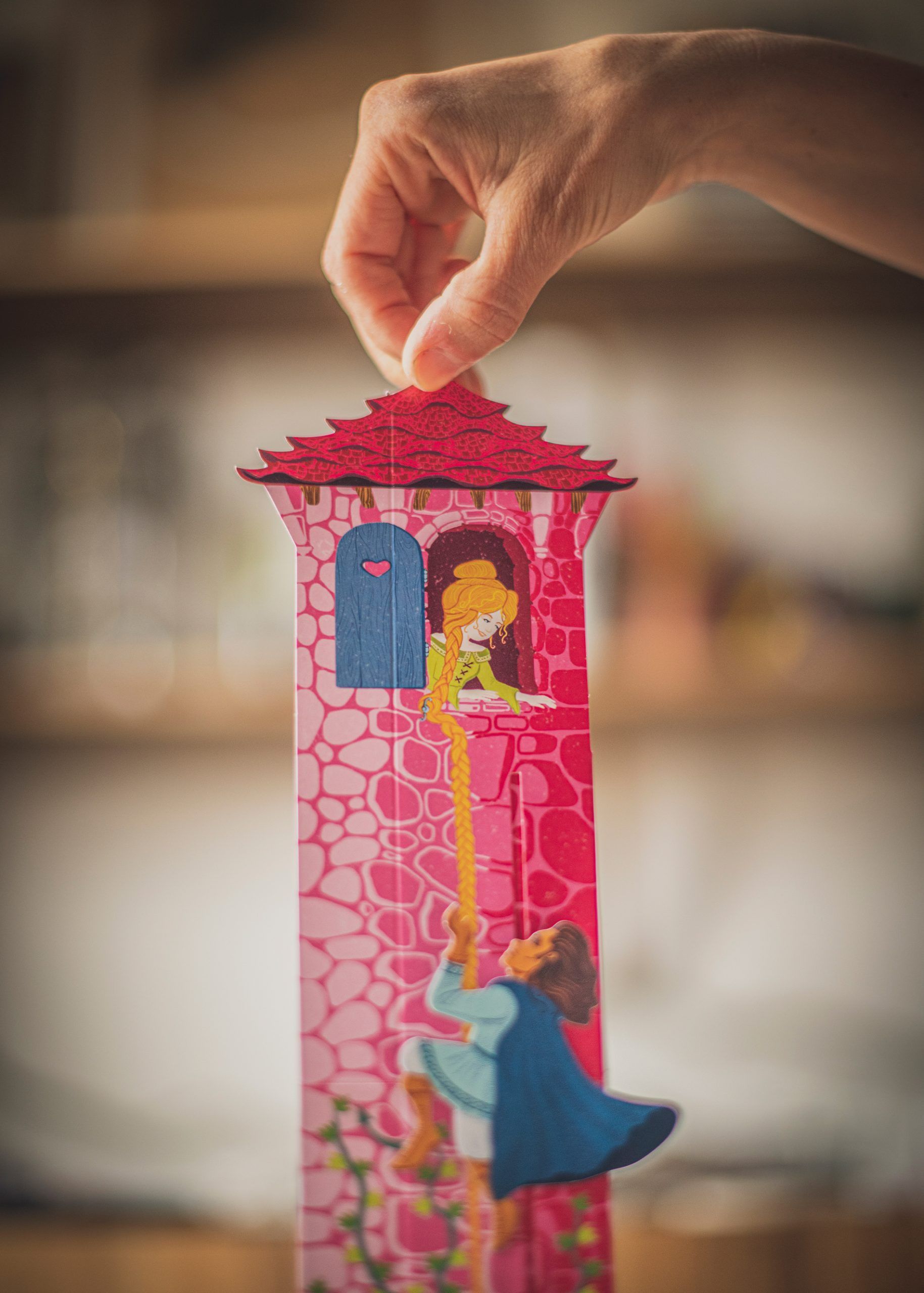 Decima imagen de Blancanieves y otros cuentos de los Grimm libro Pop-Up de Folioscopio