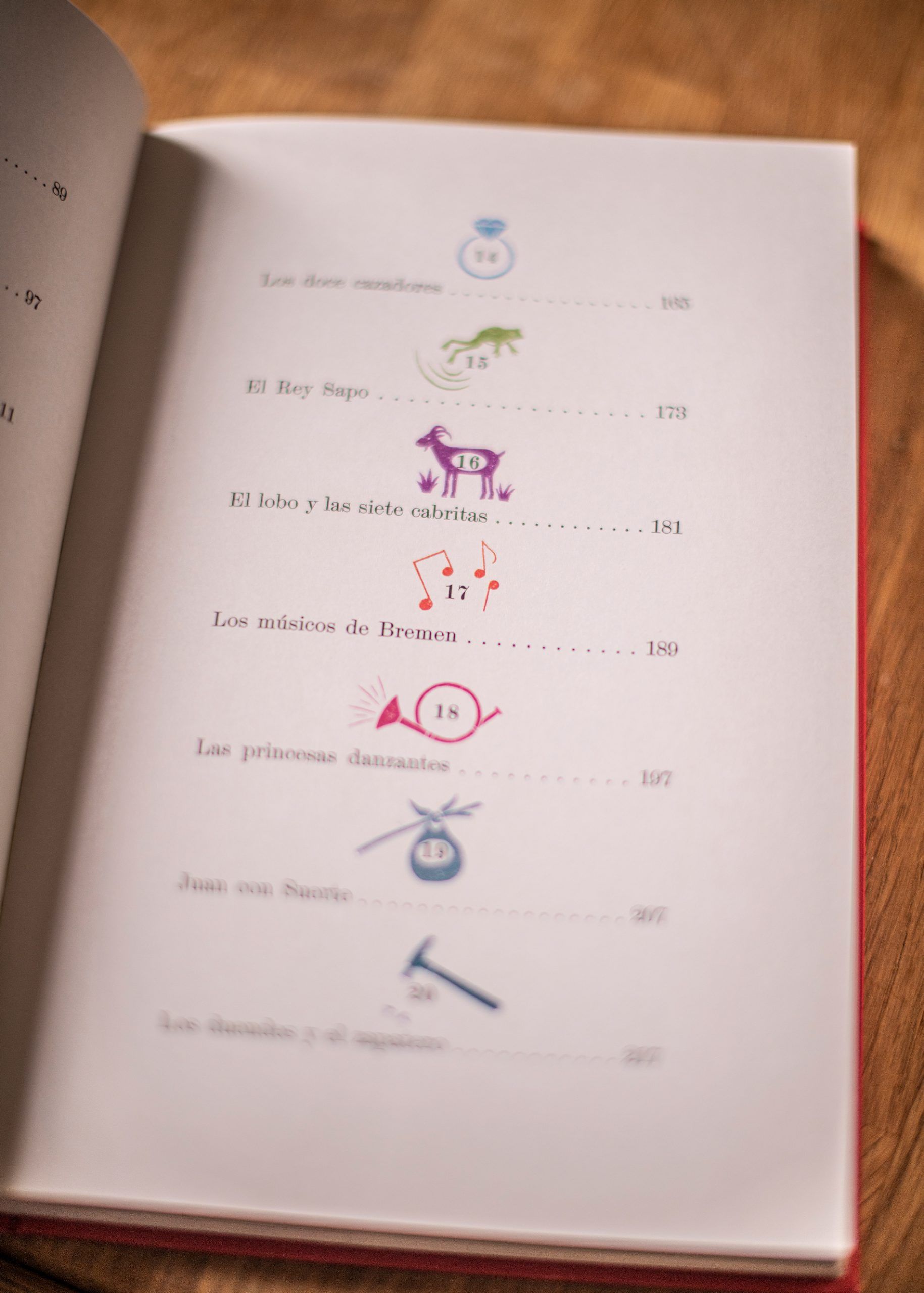 Cuarta imagen de Blancanieves y otros cuentos de los Grimm libro Pop-Up de Folioscopio
