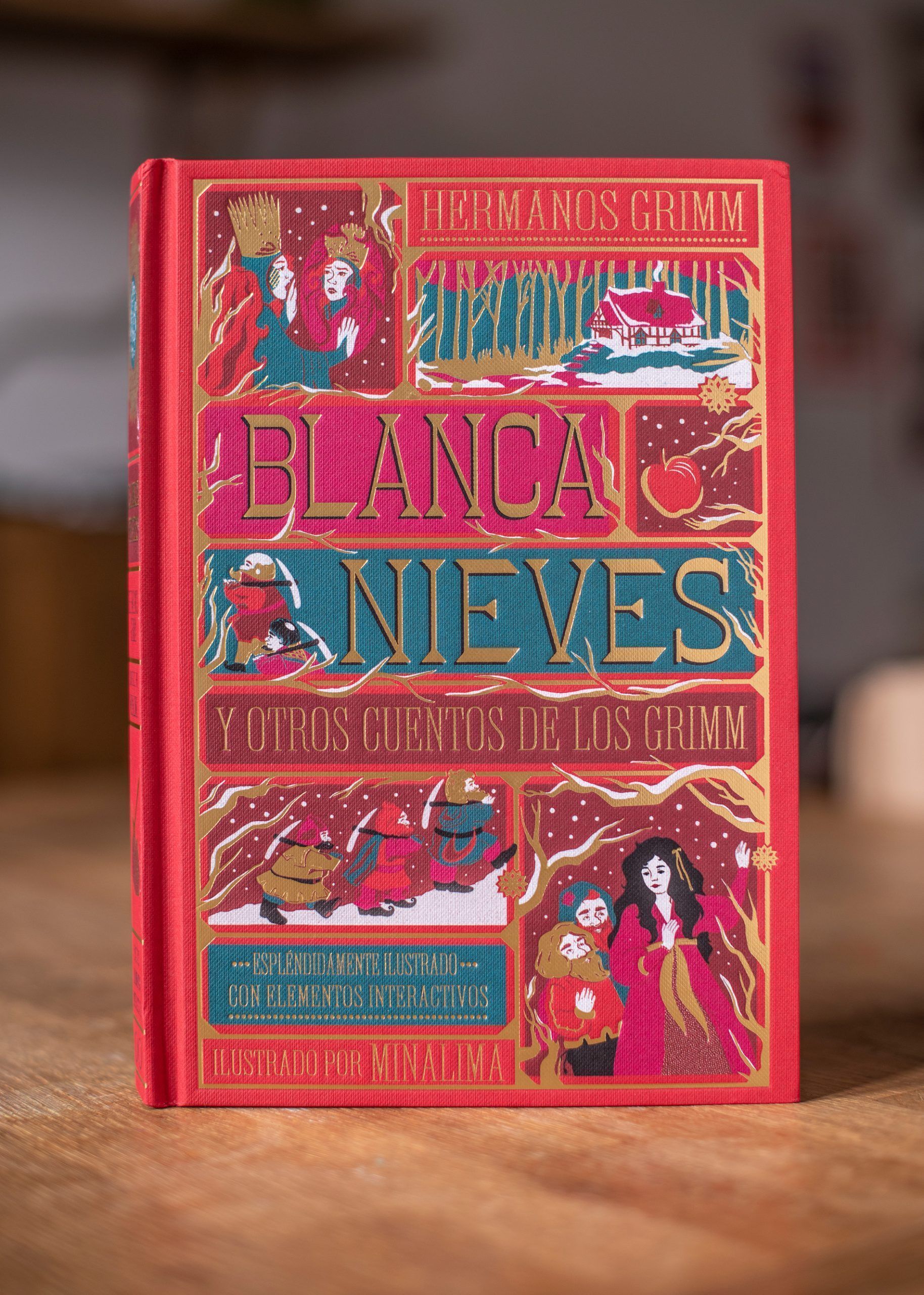 Segunda imagen de Blancanieves y otros cuentos de los Grimm libro Pop-Up de Folioscopio