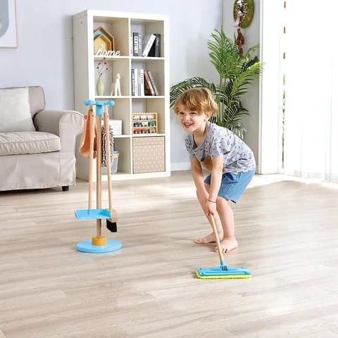 Segunda imagen del Juego de limpieza con escoba de Hape
