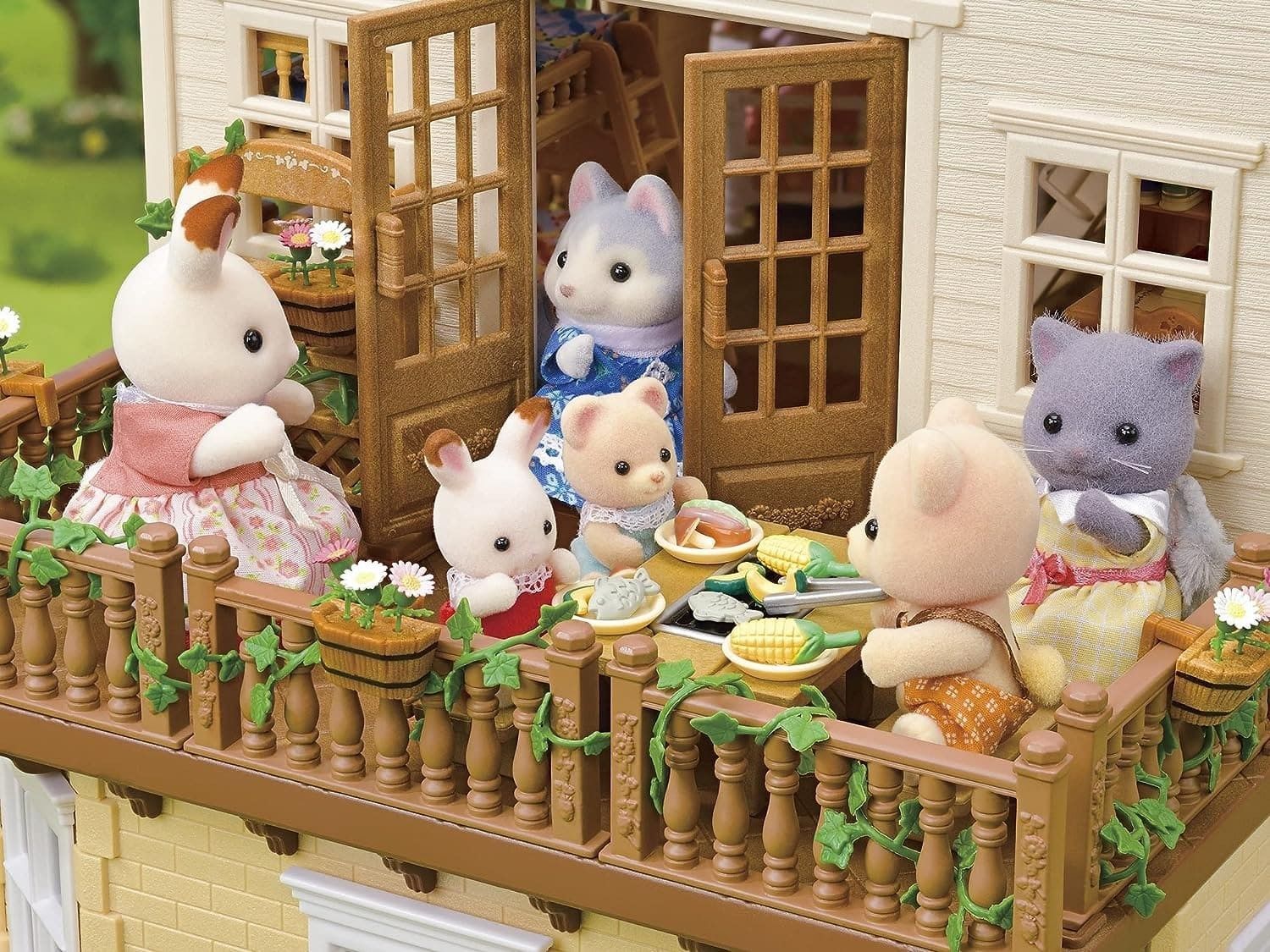 Cuarta imagen de la Casa con Luces el Ático Secreto de Sylvanian Families