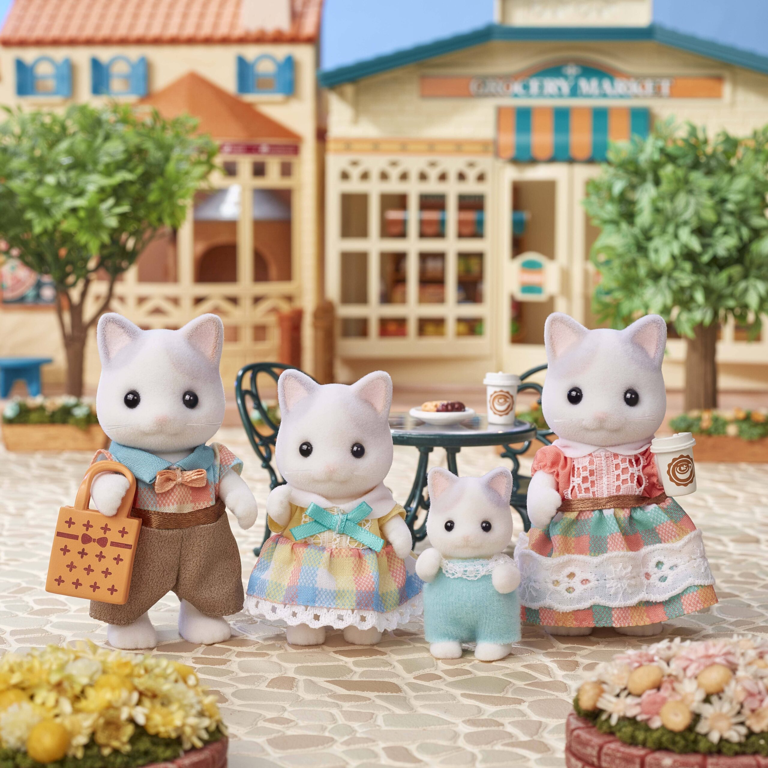 Cuarta imagen de la Familia Gato Latte de Sylvanian Families