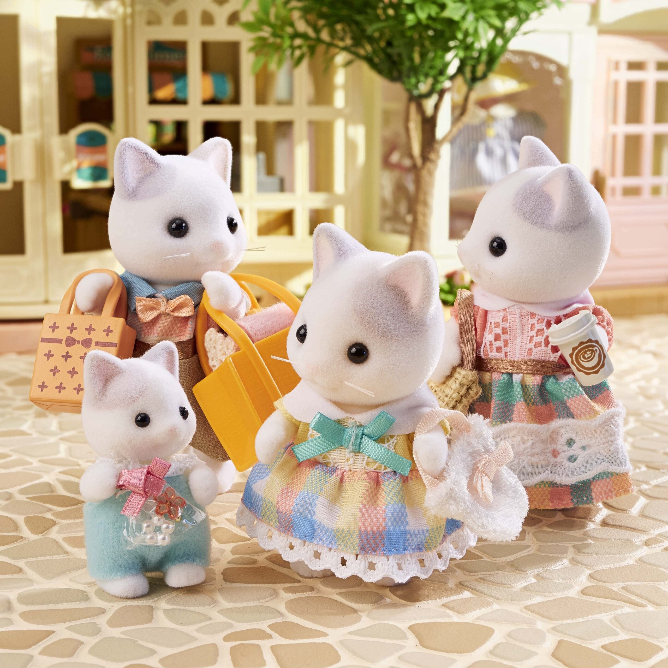 Quinta imagen de la Familia Gato Latte de Sylvanian Families