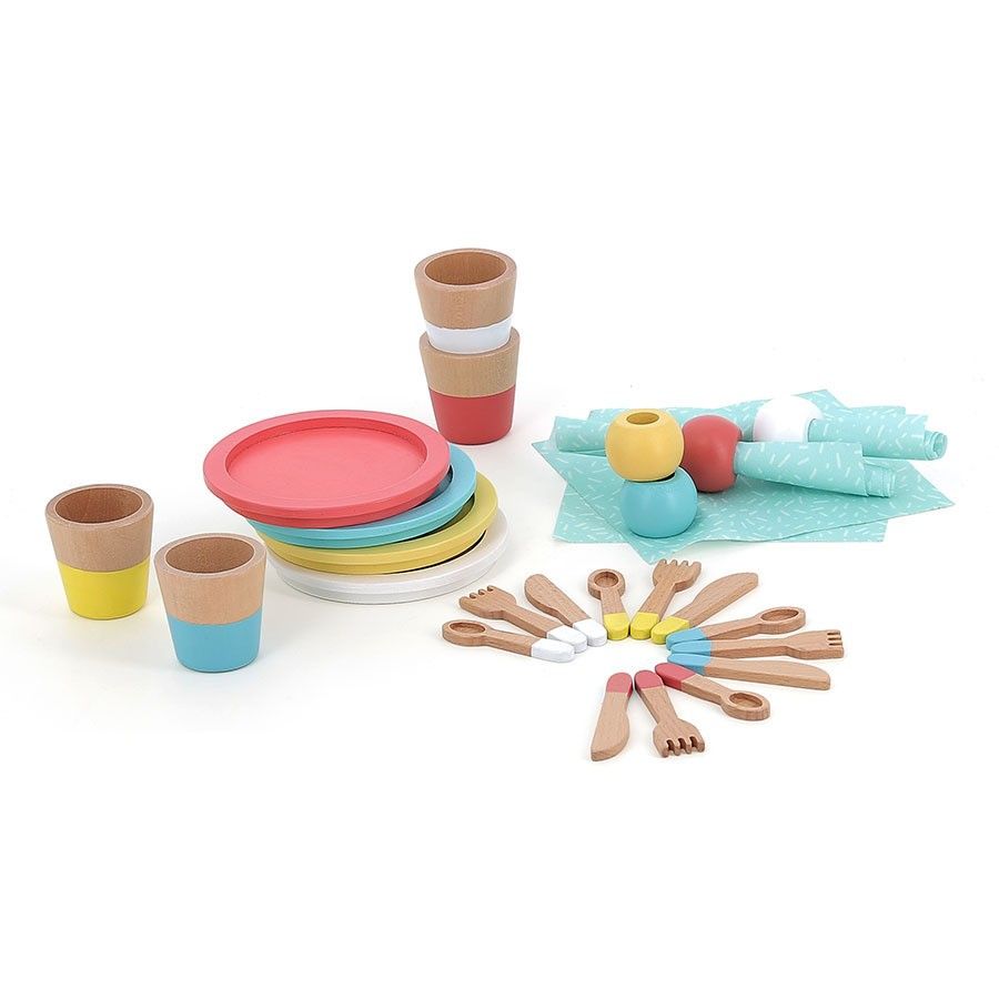 Quinta imagen del servicio de Platos, Cubiertos y Vasos en madera de Vilac