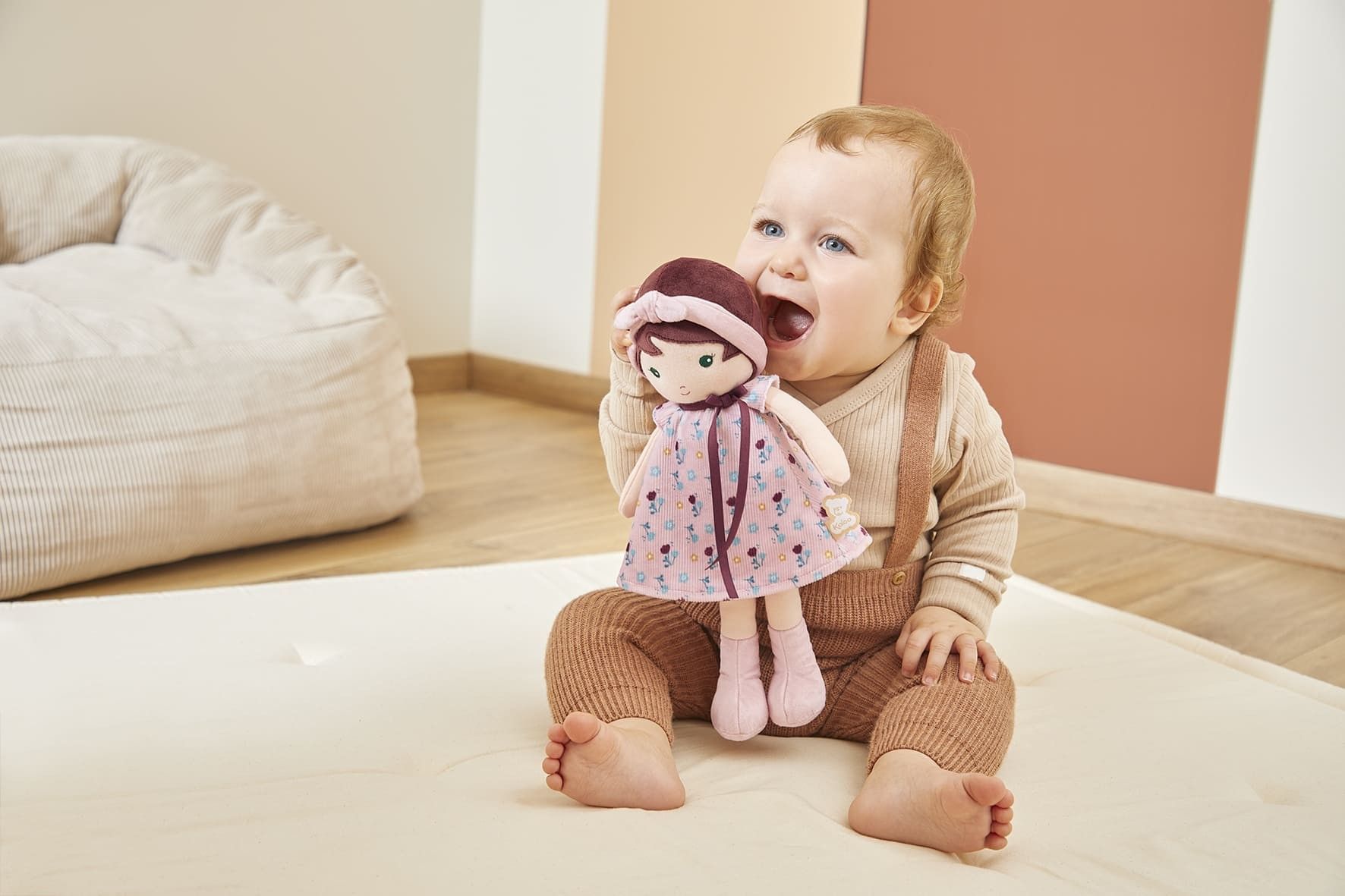 Séptima imagen de Mi primera muñeca de trapo Leonie L 32 cm. de Kaloo