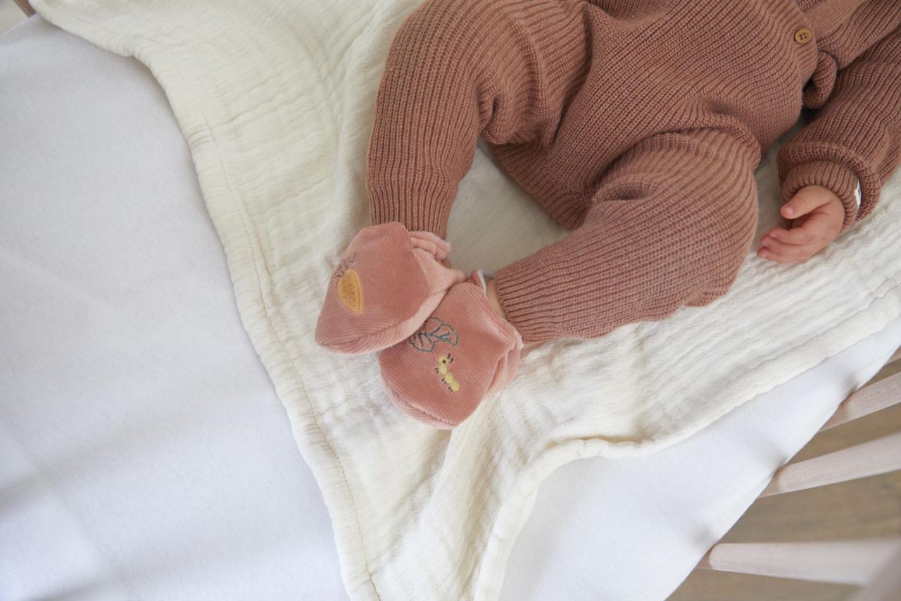 Pulsera y Patucos con sonidos conejo - Kaloo - Imagen 9
